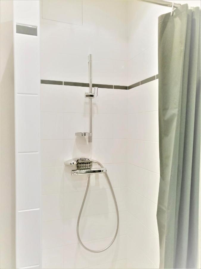 Appartement Proche Centre Ville, Gare Et Autoroute 默伦 外观 照片