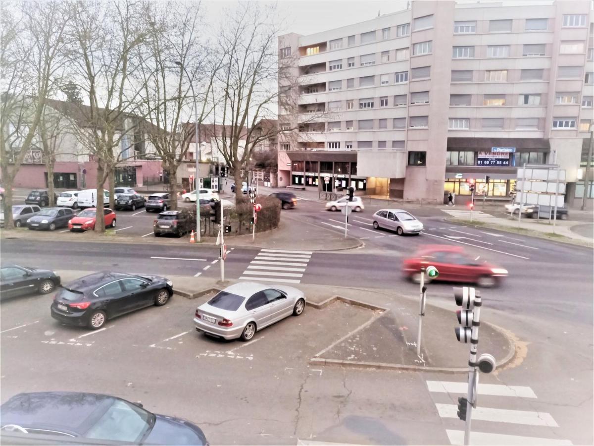 Appartement Proche Centre Ville, Gare Et Autoroute 默伦 外观 照片