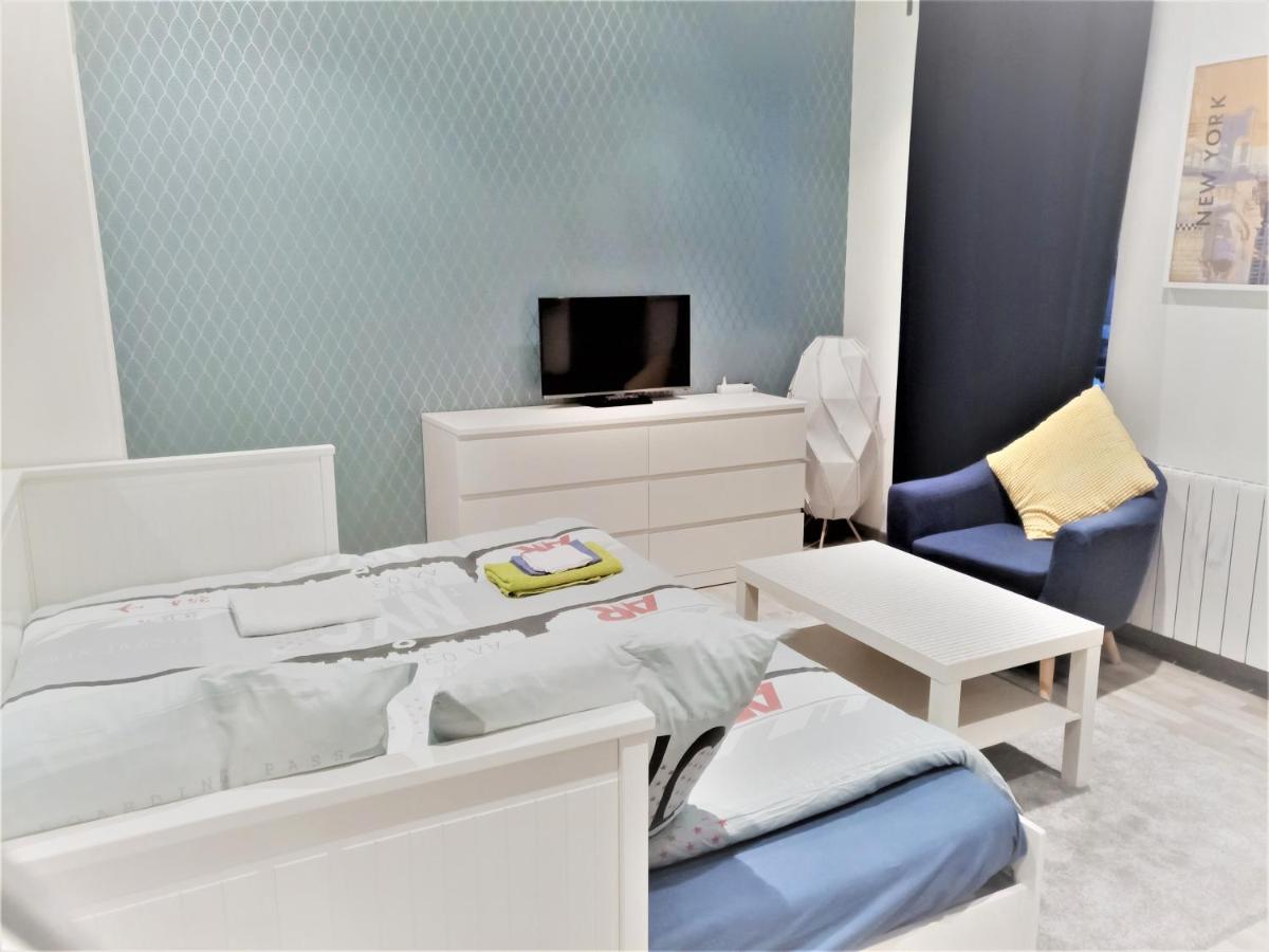 Appartement Proche Centre Ville, Gare Et Autoroute 默伦 外观 照片