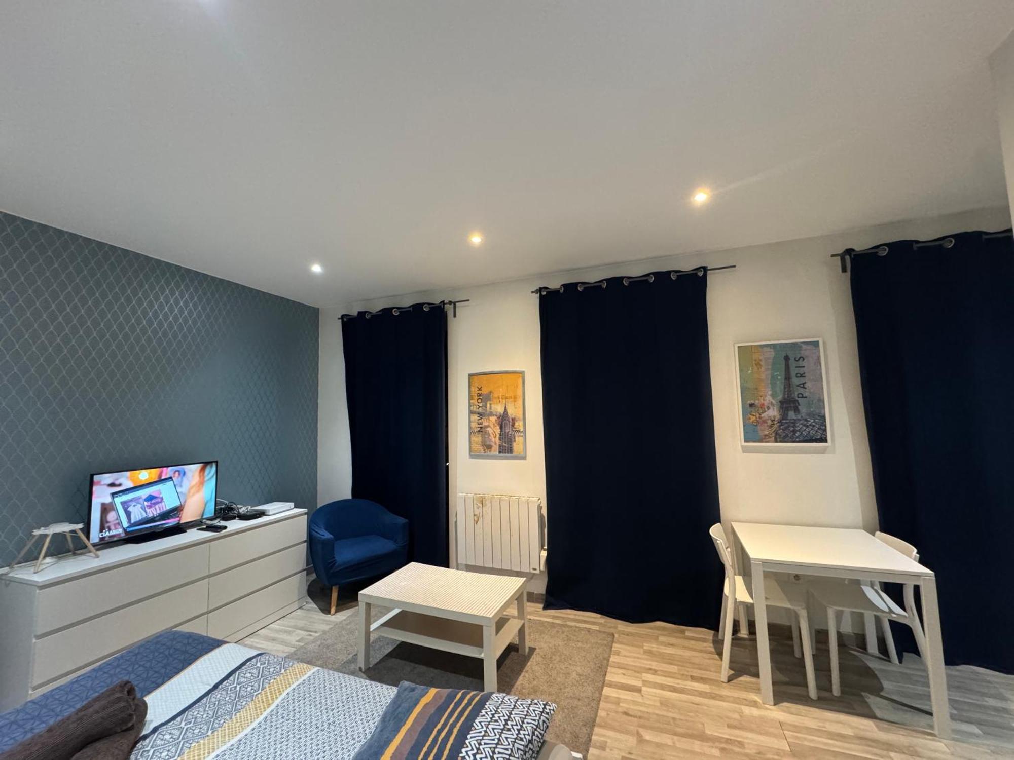 Appartement Proche Centre Ville, Gare Et Autoroute 默伦 外观 照片