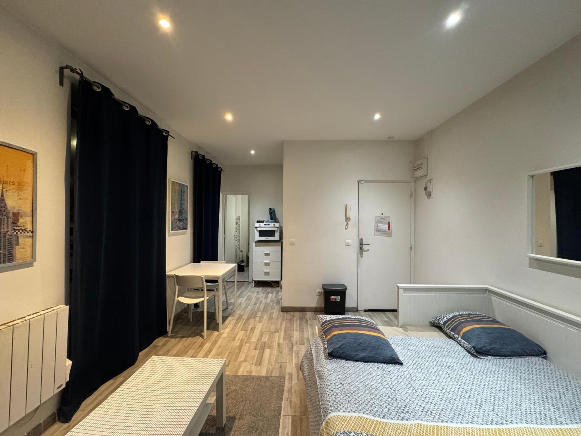 Appartement Proche Centre Ville, Gare Et Autoroute 默伦 外观 照片
