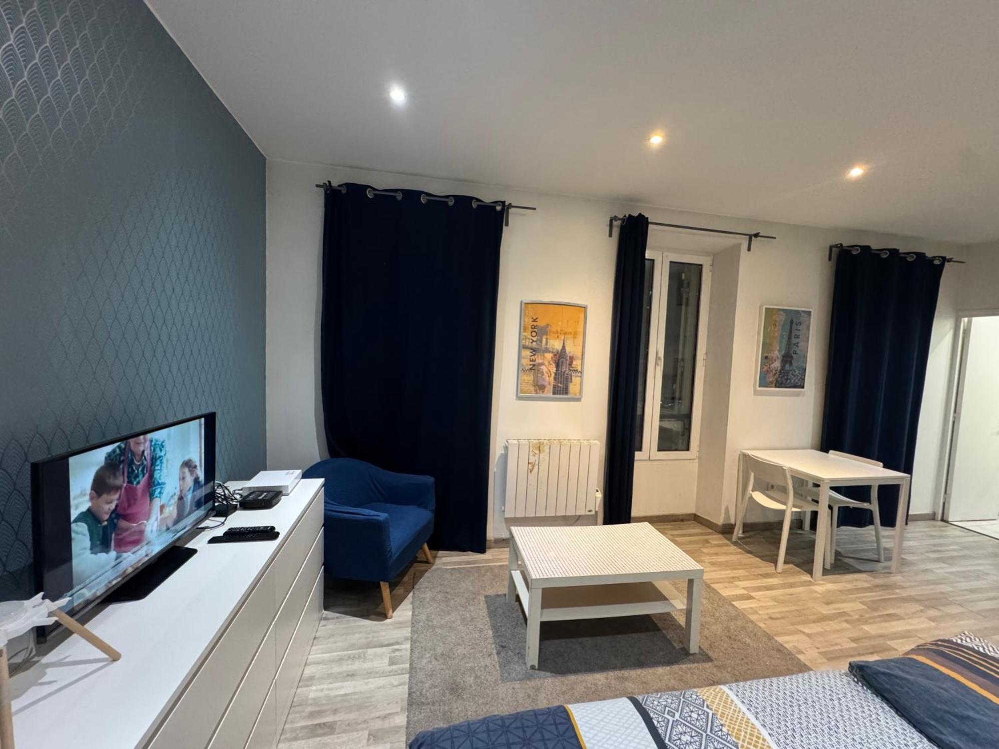 Appartement Proche Centre Ville, Gare Et Autoroute 默伦 外观 照片