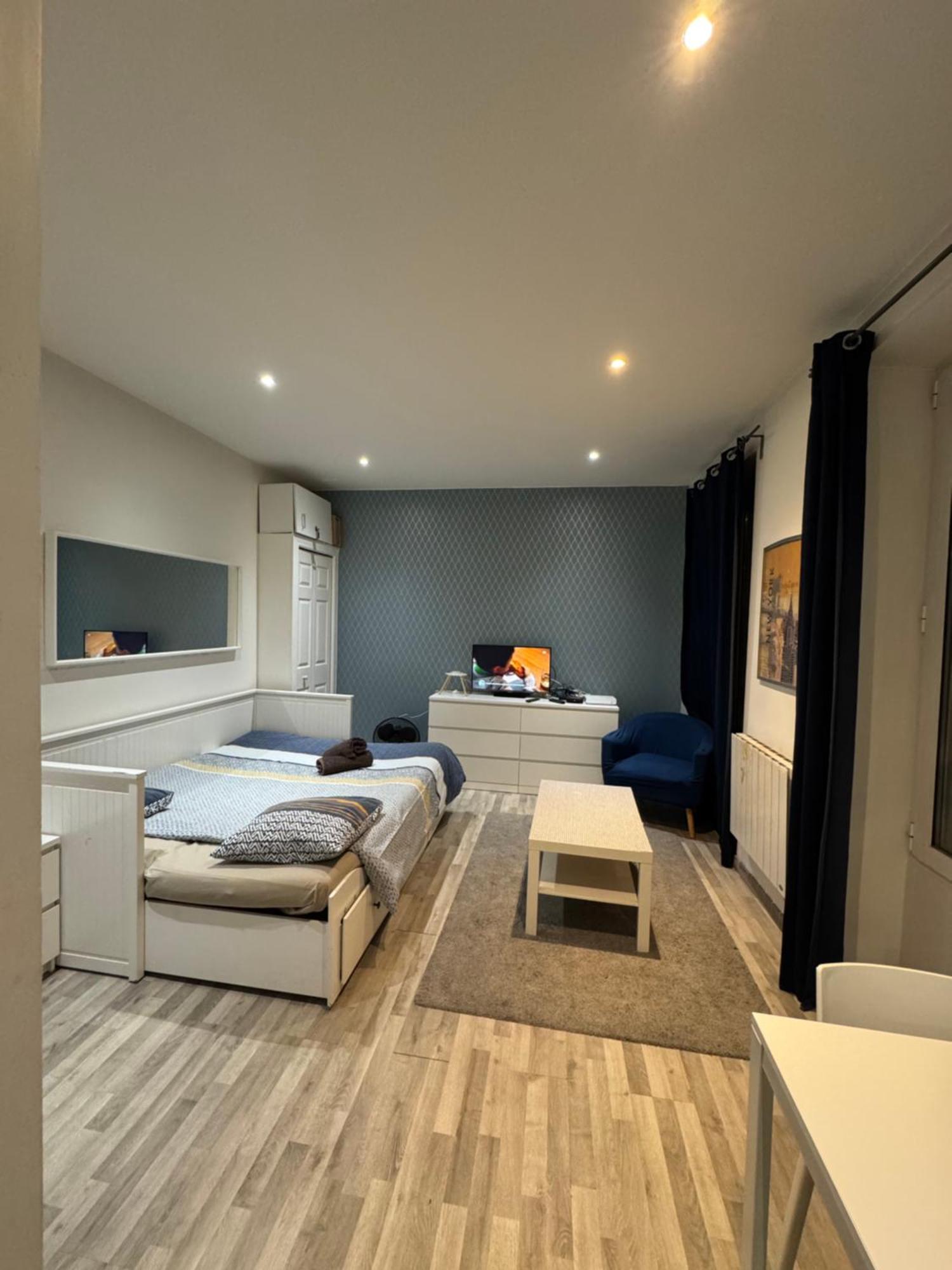 Appartement Proche Centre Ville, Gare Et Autoroute 默伦 外观 照片